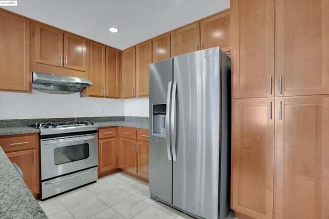 Building Photo - 423 7th St