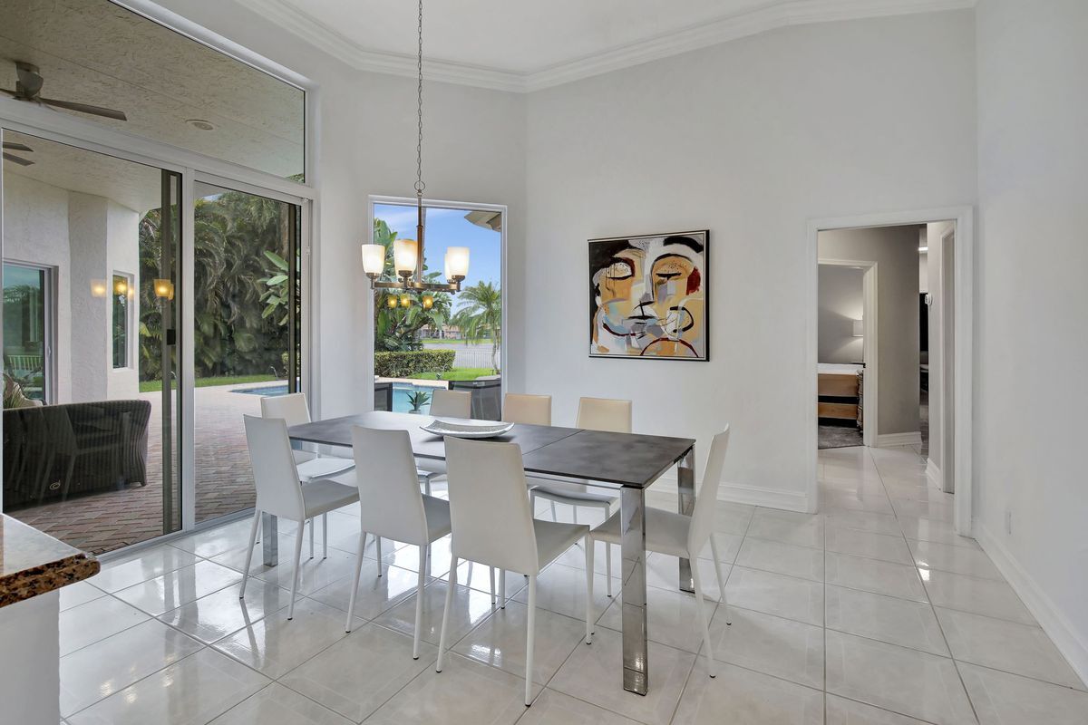 Building Photo - 2922 Medinah