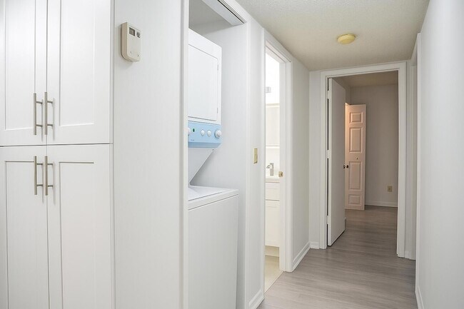 Building Photo - 209 Foxtail Dr