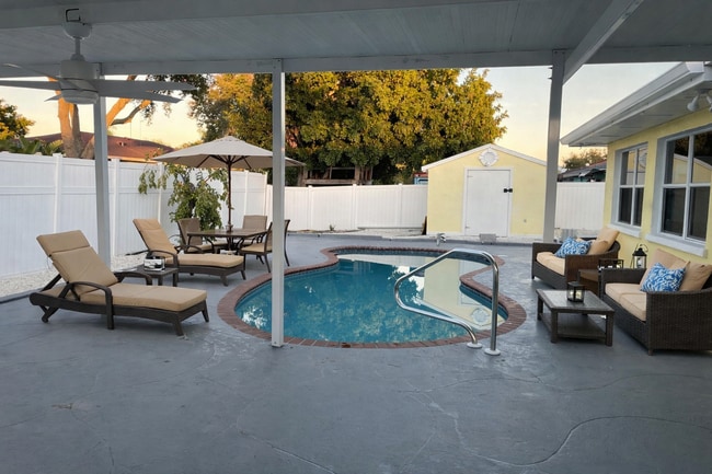 Building Photo - 8504 43rd Ave Dr W