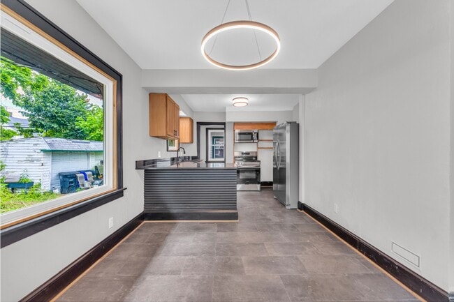 Building Photo - 3186 E 137th St