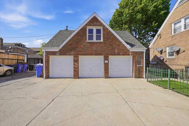 Building Photo - 7058 S Fairfield Ave