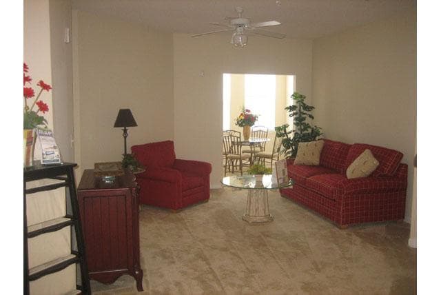 Living Room - The Glenns at Elon