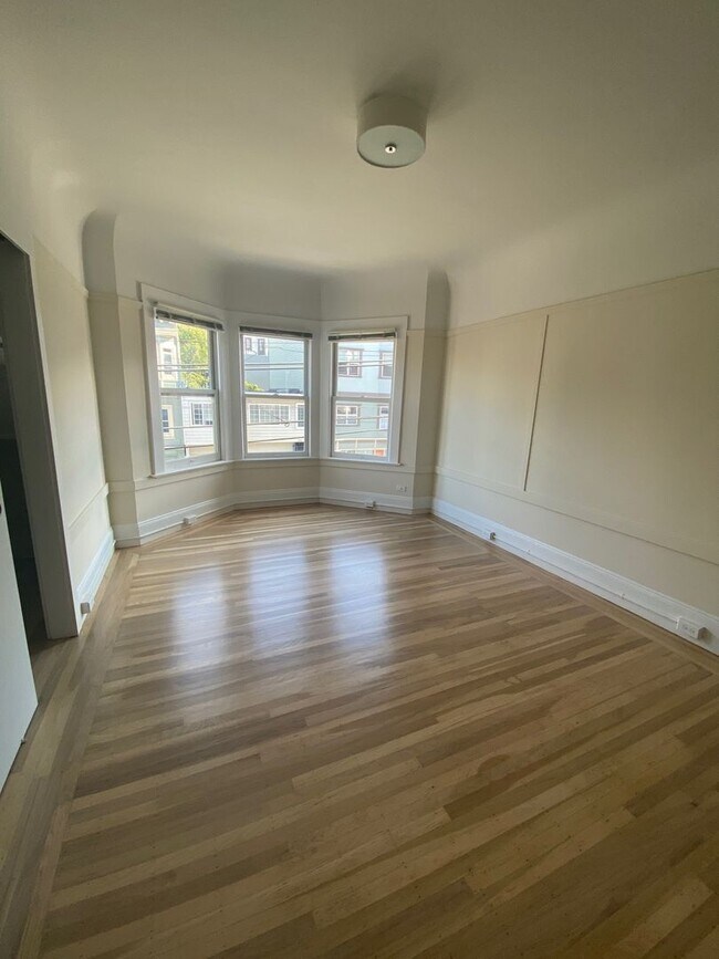 Building Photo - 3988