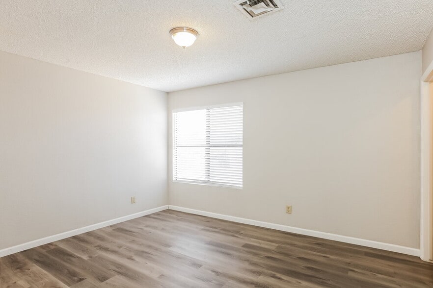Building Photo - 7127 W Morrow Dr