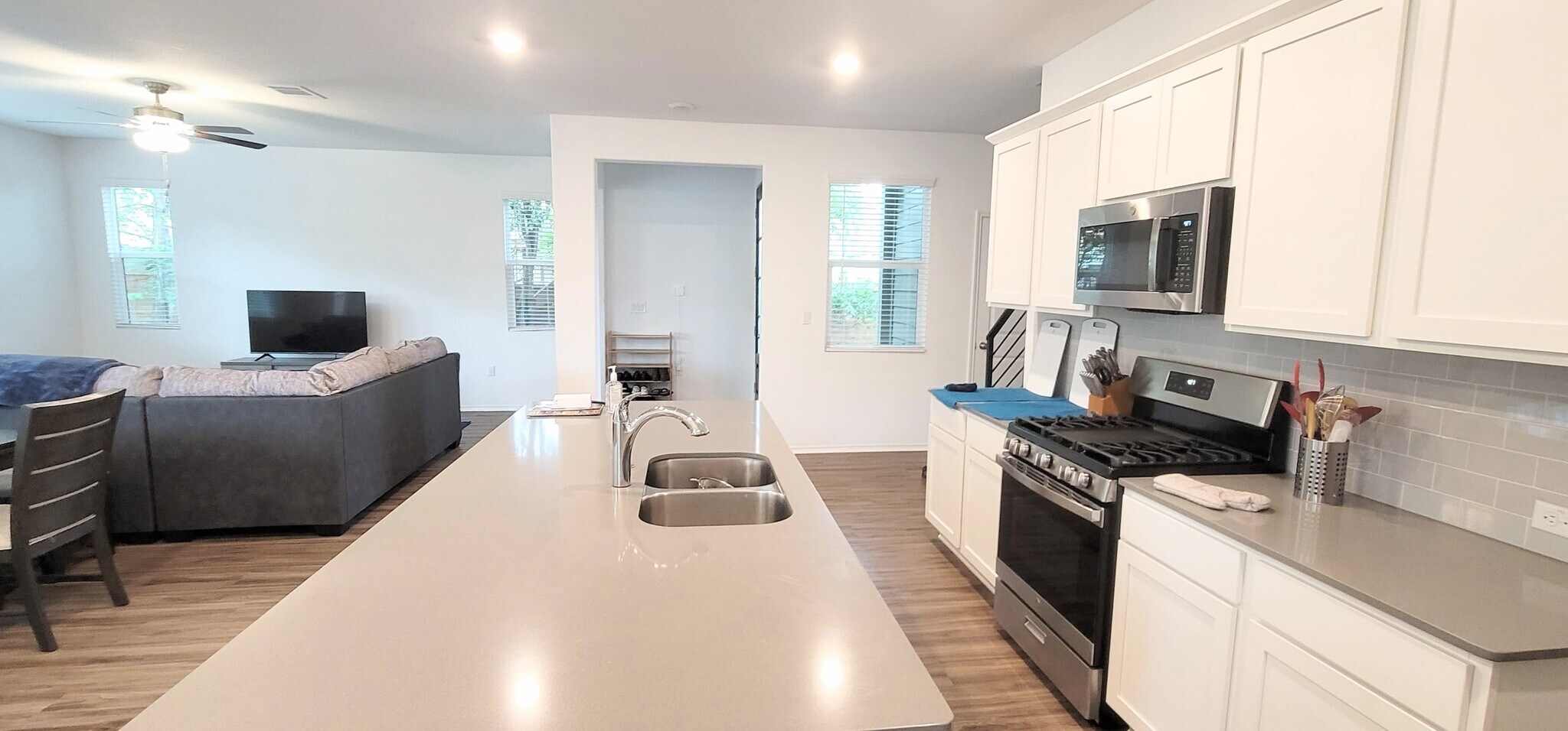 Building Photo - 1100 Winnie Dr