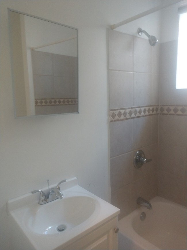 Bathroom - 402 E Lorraine Ave