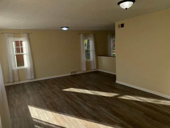 Building Photo - 130 Fairground Blvd