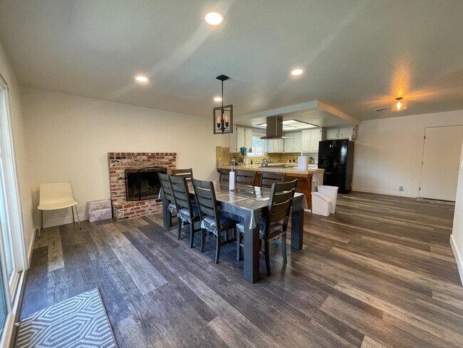 Building Photo - 6128 Chickasaw Ct