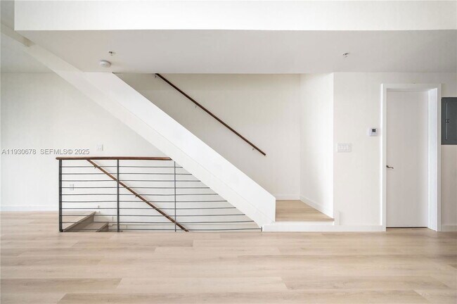 Building Photo - 1712 SW 2nd Ave