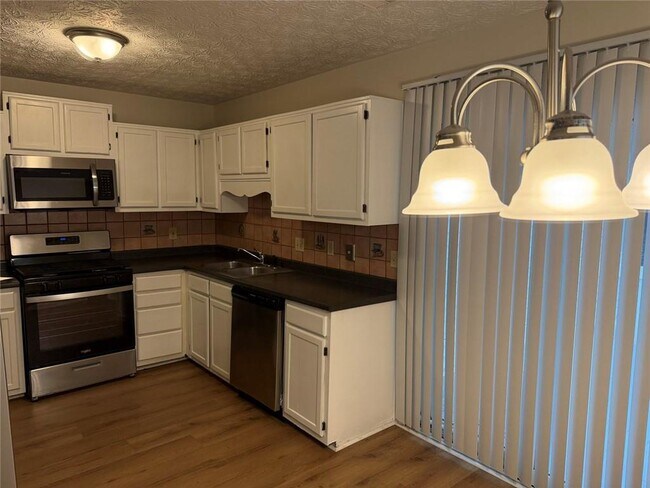Building Photo - 1819 Cres Hill Dr NW