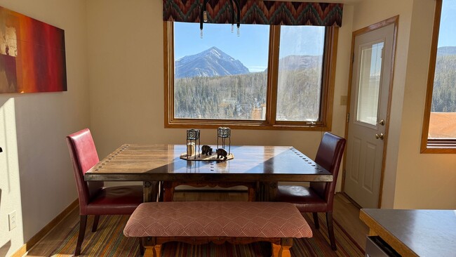 Building Photo - Light Bright 2 BDR plus Loft 3BATH SEASONAL WINTER RENTAL 2026