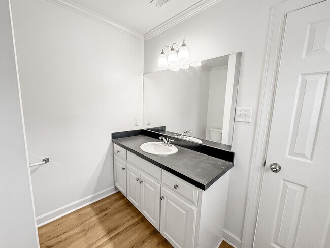 Building Photo - Newly Remodeled 3-BR, 2-Bath Home