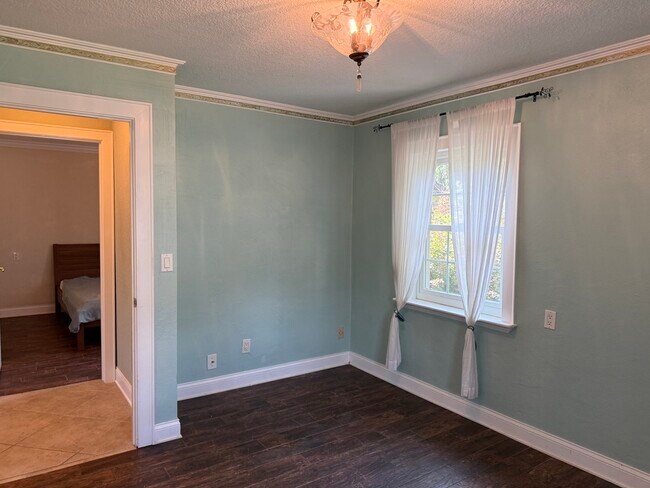 Building Photo - 430 Gehr Ln