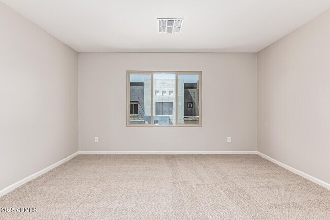 Building Photo - 733 E Commonwealth Ave