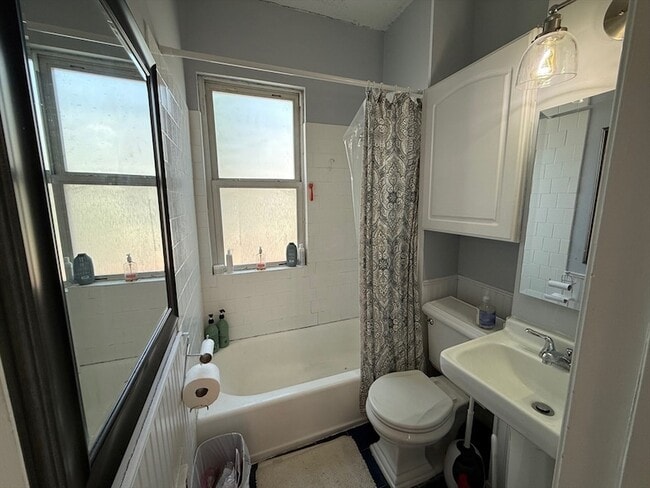 Building Photo - 189 W Sixth Street Unit