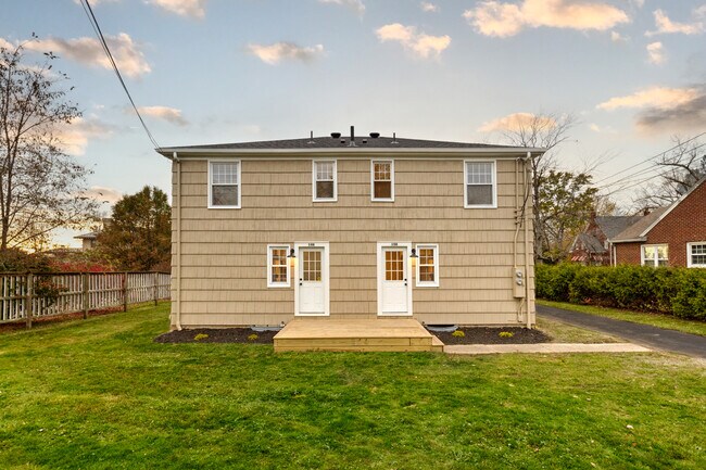 Building Photo - 148 Roselawn Ave NE