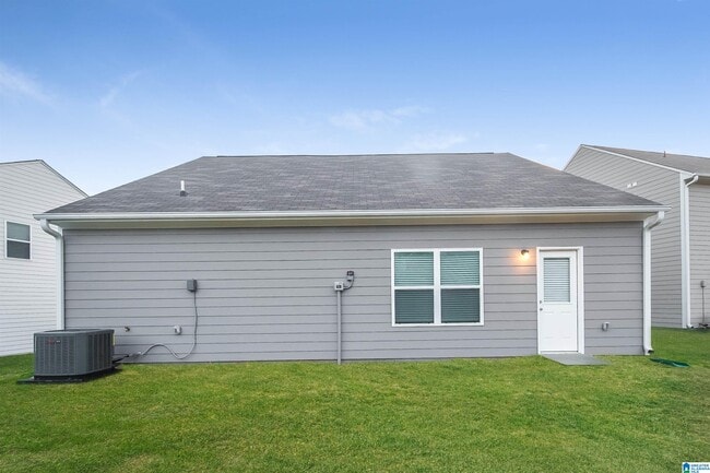 Building Photo - 670 Clover Cir