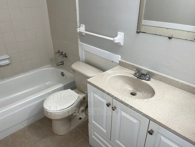 Building Photo - 1355 Garden Rd