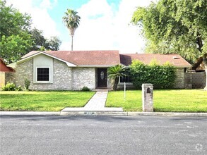 Building Photo - 313 Redbud Ave