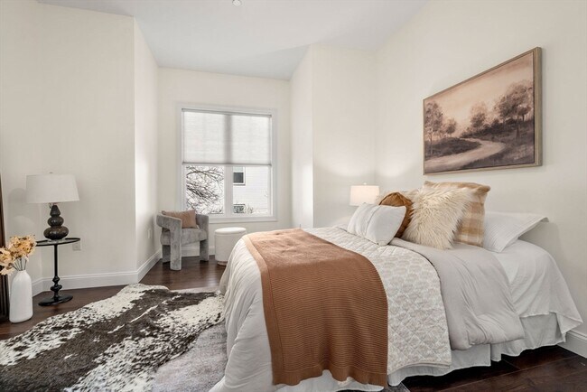 Building Photo - 162 Clark St