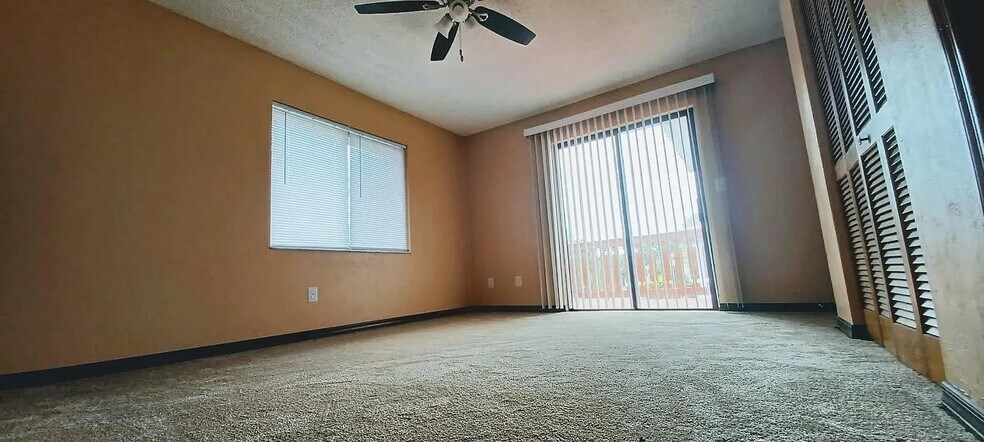 Building Photo - 2111 Oak Meadow Cir