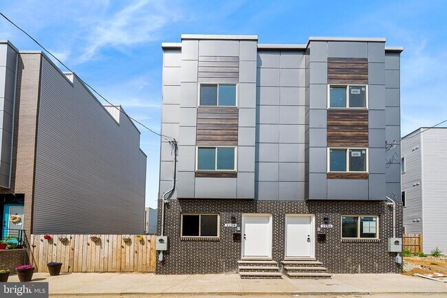 Building Photo - 2156 N Randolph St