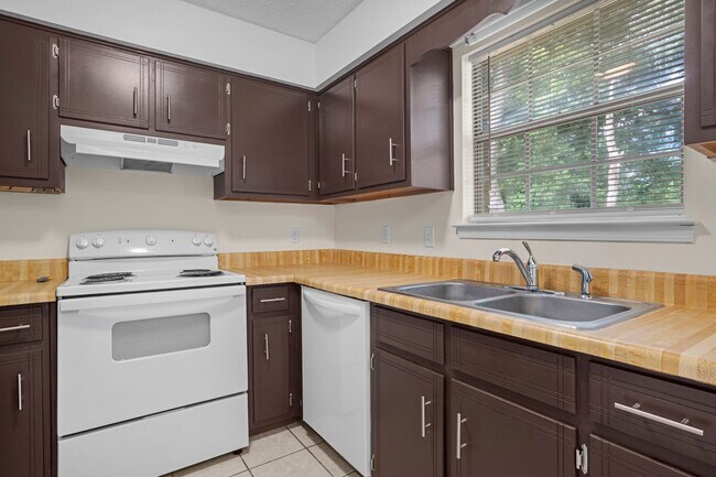 Building Photo - 501 S Edgewood Cir