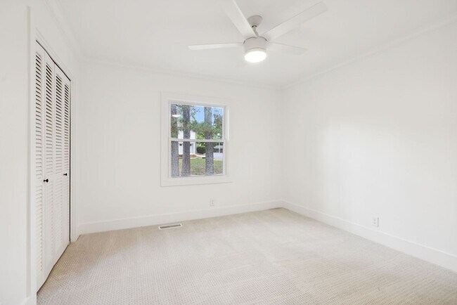 Building Photo - Completely renovated ranch 4BR/4BA ranch h...
