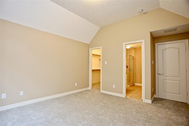 Building Photo - 14010 Norhill Pointe Dr