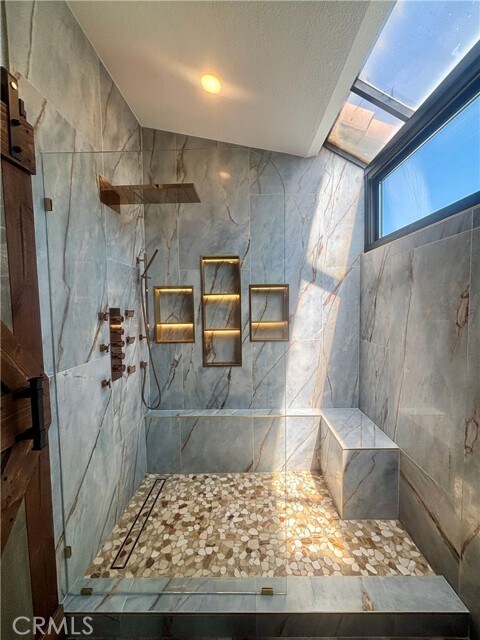 Building Photo - 5 Falcon Crest Ln