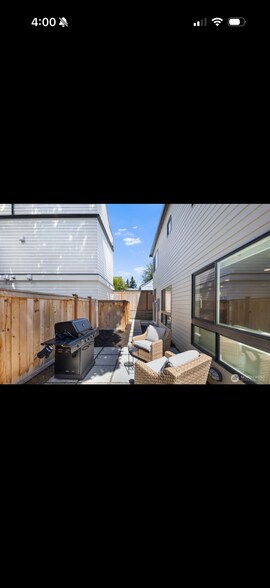 Building Photo - 4028 5th Ave NE