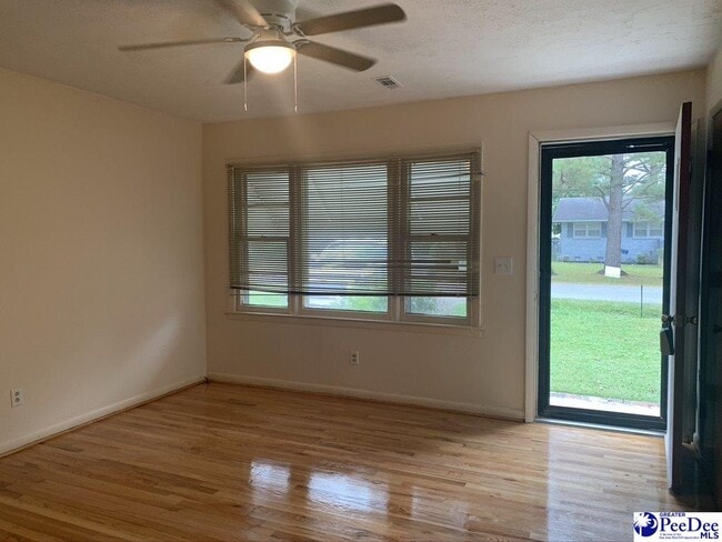 Building Photo - 1108 Elmgrove Ave