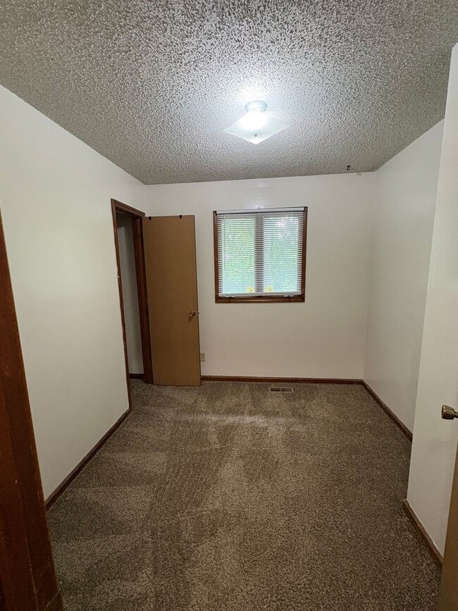 Building Photo - 828 Dondee Dr