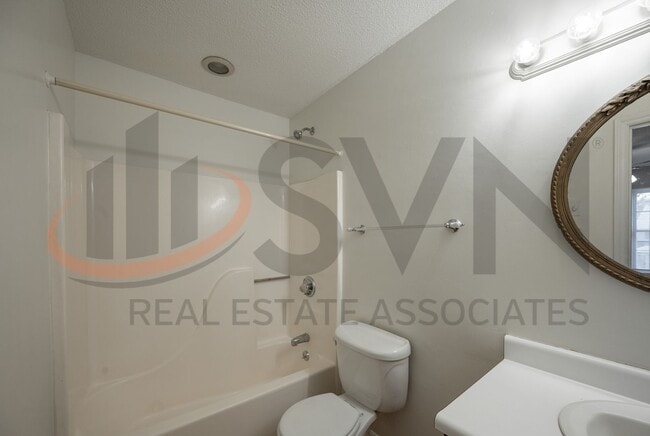 Building Photo - *ONE MONTH FREE* Cozy 1BR, 1BA North Durham Townhome