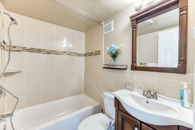 Building Photo - 4420 Briarwood Ct N