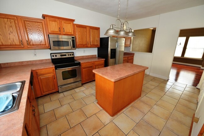 Building Photo - Harbourview Community