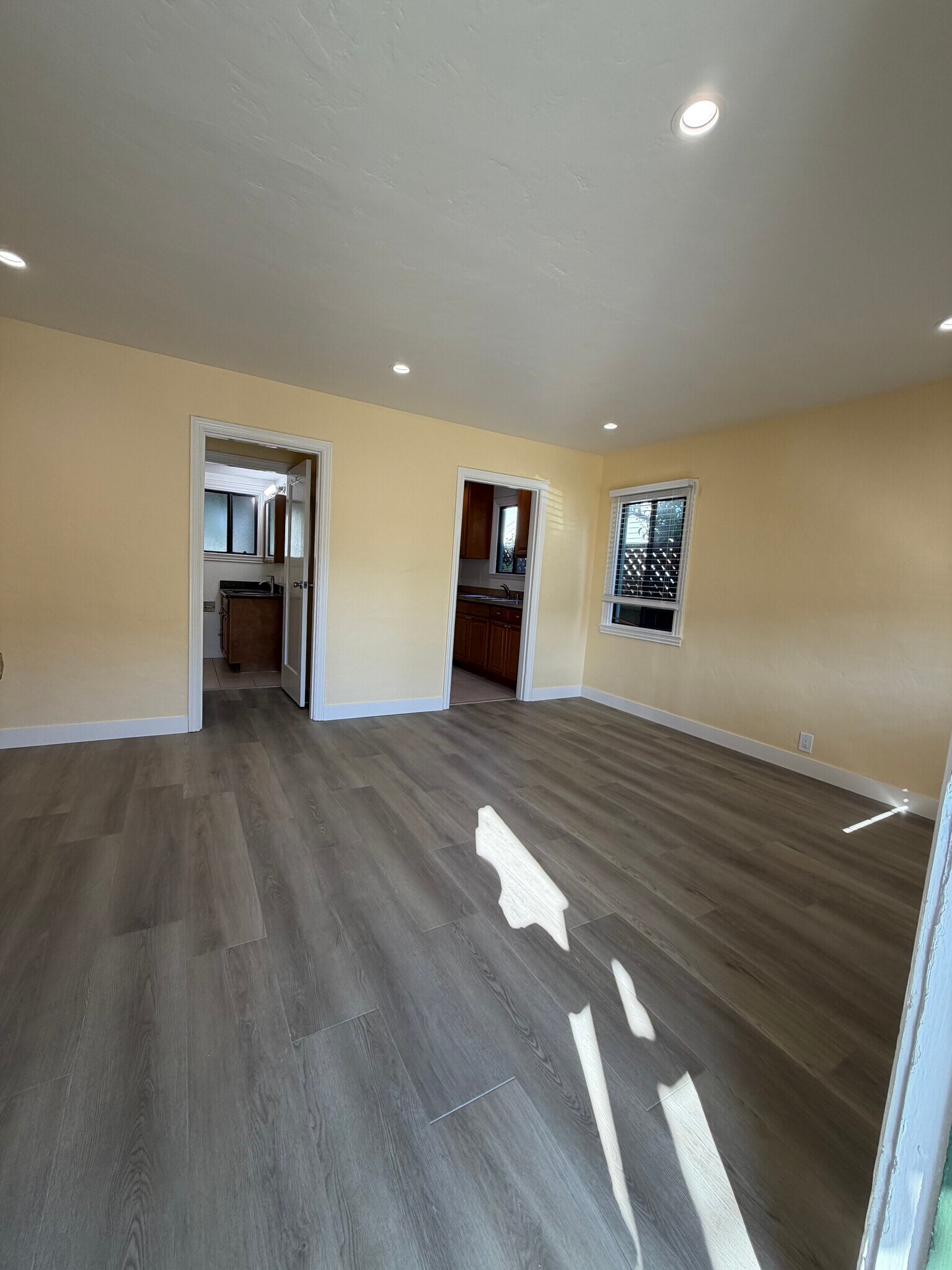 Building Photo - 3833 Beresford St