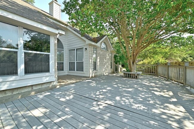 Building Photo - 2001 Eclipse Cove