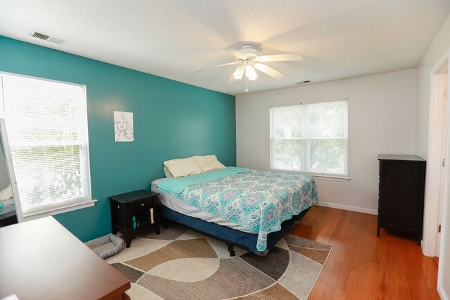 Building Photo - Modern Comfort in a Peaceful Setting – 4BR...