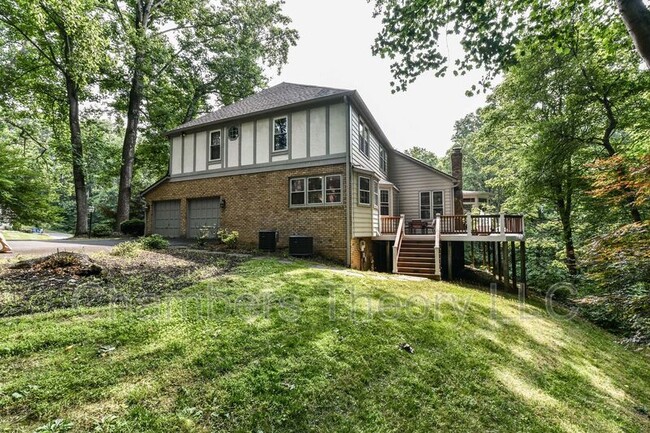Building Photo - 2030 Spring Branch Dr