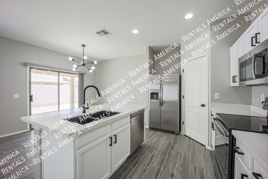 Building Photo - 2738 E Indian Wells Pl