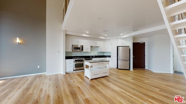 Building Photo - 1100 Wilshire Blvd