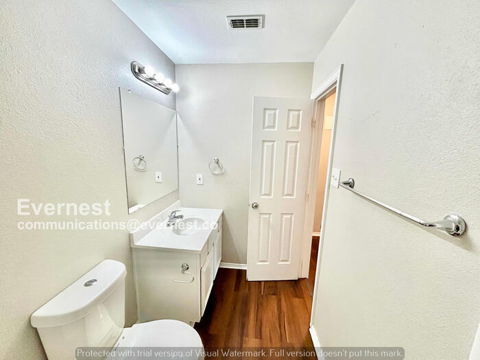 Building Photo - 256 Creek Cove Dr