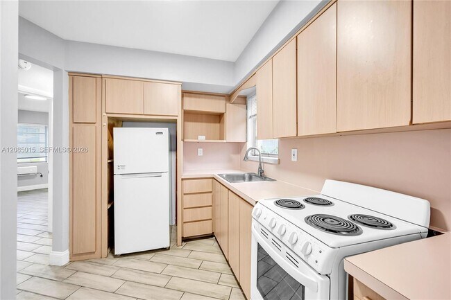 Building Photo - 1631 NE Miami Gardens Dr