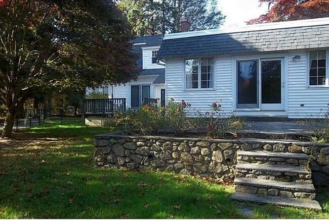 Primary Photo - 169 Narrow Ln