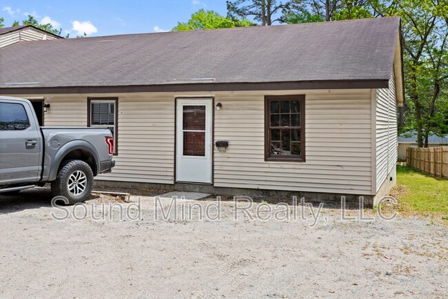 Building Photo - 903 Crawford St S