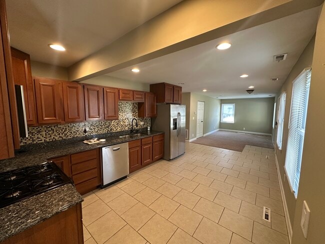 Building Photo - 3 E Oltendorf Rd