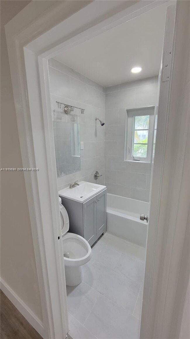 Building Photo - 1533 Jefferson Ave