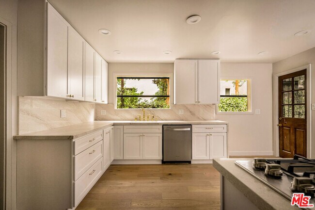 Building Photo - 1206 S La Jolla Ave